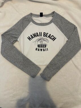 Hawaii Beach Long Sleeve Crop Top - White & Gray